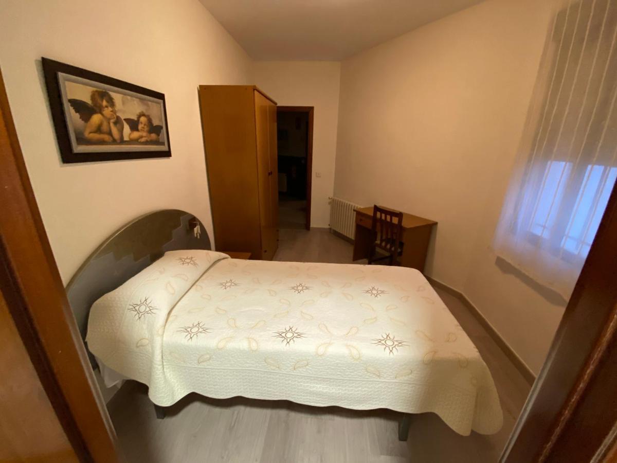 Single Room,993711340:JPEG